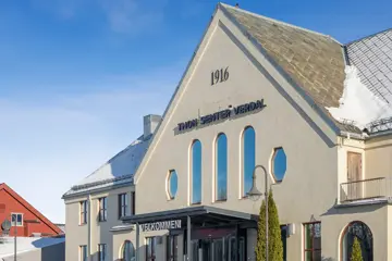 Fasadebilde av Thon Senter Verdal, inngang.