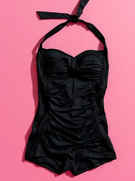 Badetøy i knalle farger til alle kropper sommeren 2022