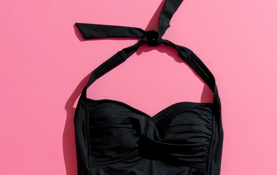 Badetøy i knalle farger til alle kropper sommeren 2022