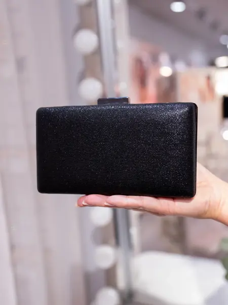 Sort glitrende clutch