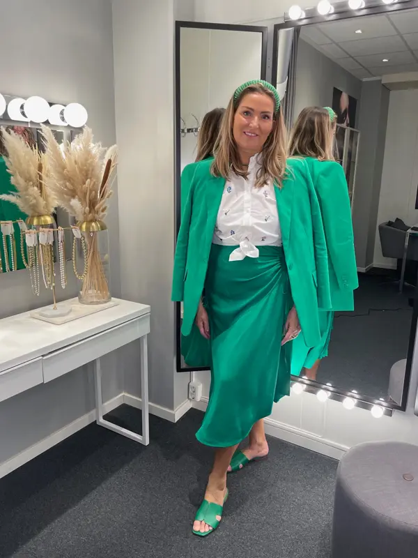 Blazer og skjørt