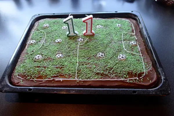 Chocolate cake with fotball decoration for 11th birthday