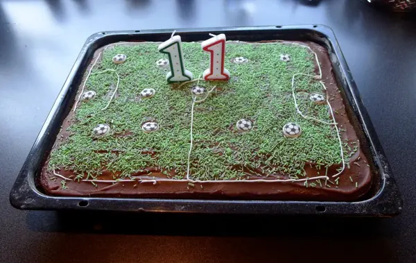 Chocolate cake with fotball decoration for 11th birthday