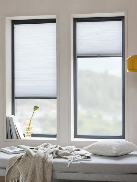 Rullgardin på en stue