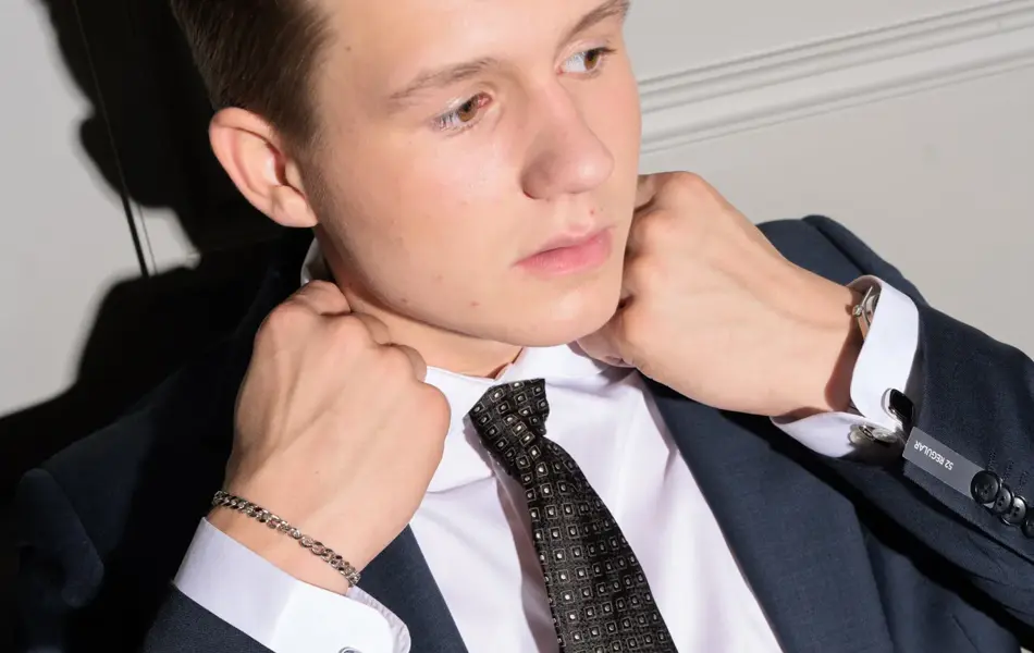 Mansjettknapper og sølvlenke fra Thune.