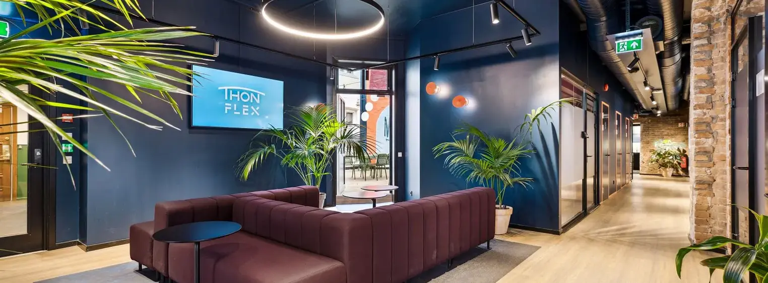 Stort fellesområde med sofagruppe