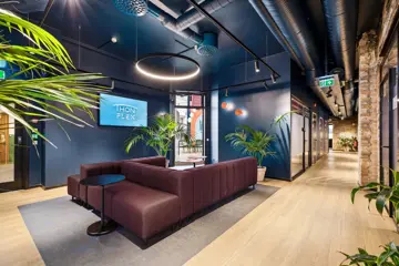 Stort fellesområde med sofagruppe