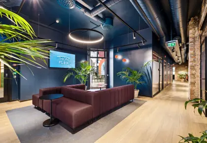 Stort fellesområde med sofagruppe