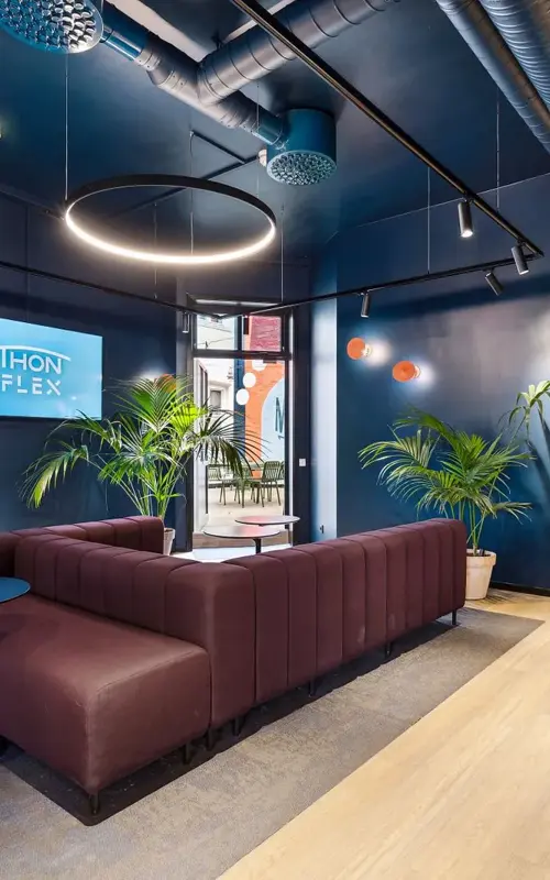 Stort fellesområde med sofagruppe