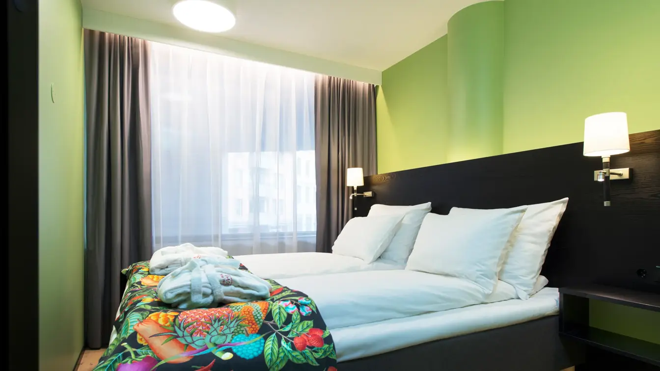 Soverom med dobbeltseng i suite på Thon Hotel Vika Atrium i Oslo