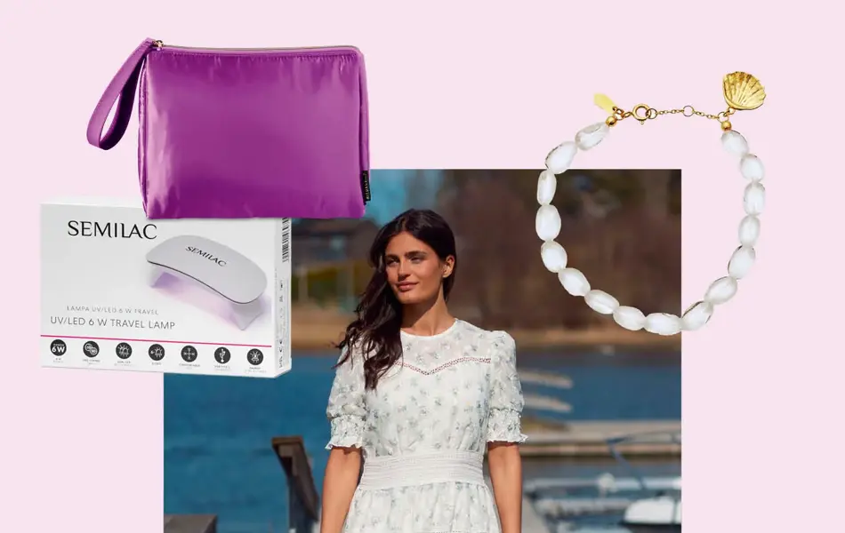 Lilla toalettmappe, reise UVLED lampe, armbånd med skjell, øredobber med stener, brune sandaler, bodyshimmer.
