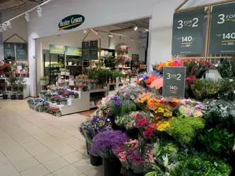 Bildet viser kjøpesenteret Senter Syd Mortensrud i Oslo. På bildet ser man et utvalg av butikkene på senteret.