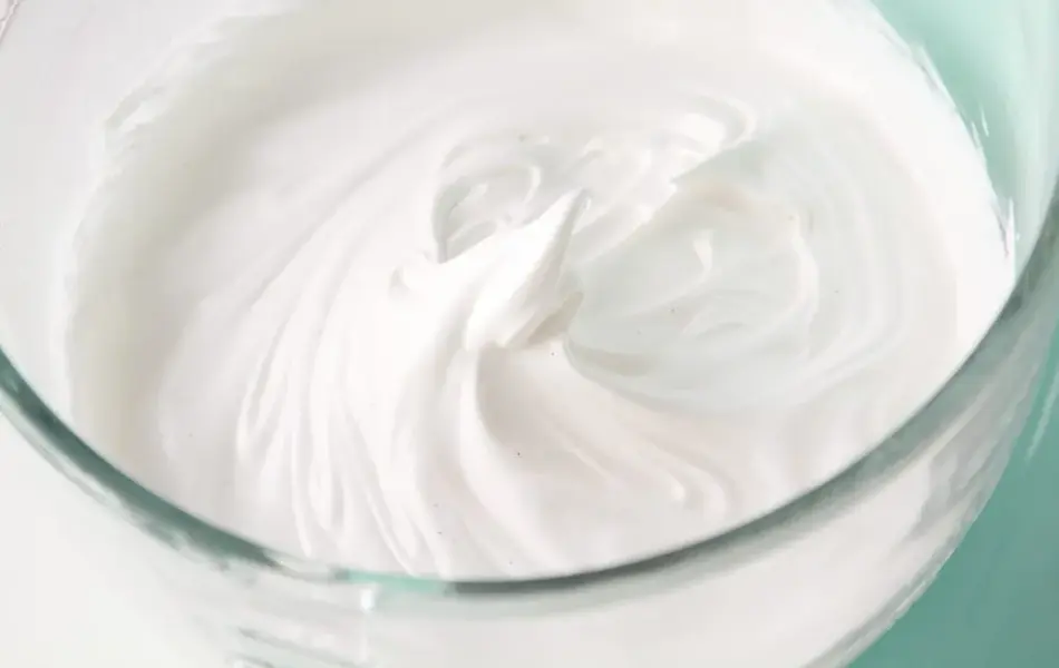 Bolle med ferdig marengs