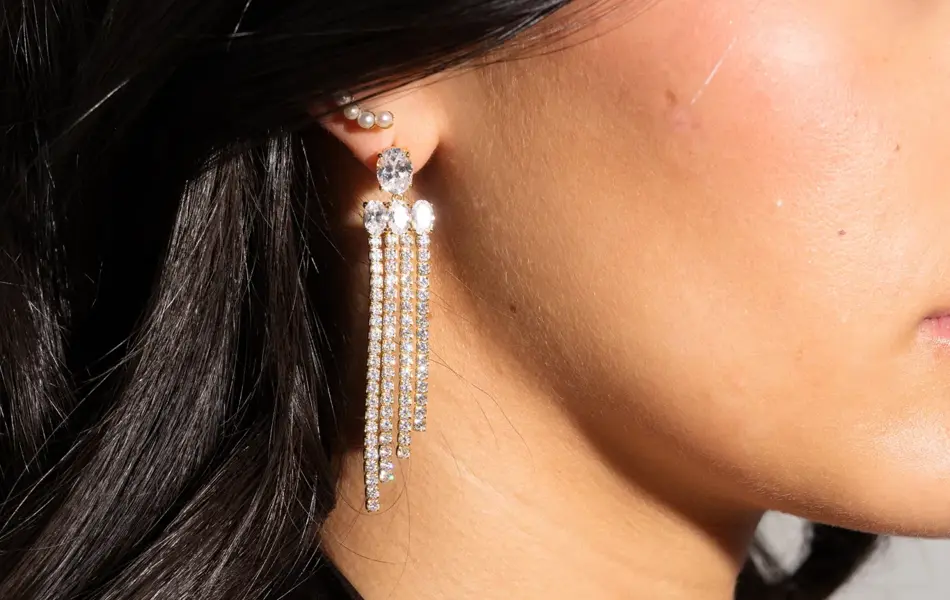 Øredobb med perler, Pernille Corydon, Companys. Lange øredobber med heng, Sif Jakobs, Mestergull.