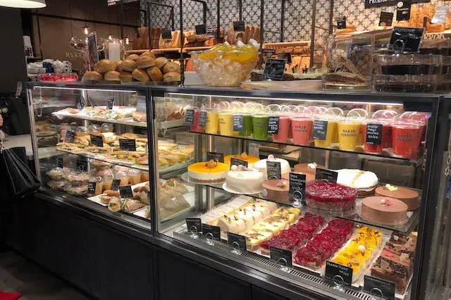  Disk med kaker og mat 