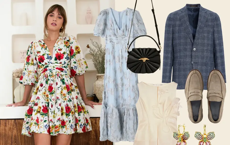 Dame i blomstrete kort kjole lener seg mot en benk. Lang lyseblå kjole med sølvdetaljer, sort skulderveske, beige topp, øredobber med stener, blå blazer, semskede brune loafers.