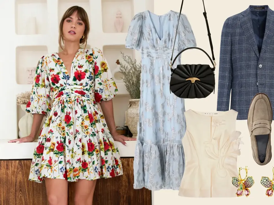 Dame i blomstrete kort kjole lener seg mot en benk. Lang lyseblå kjole med sølvdetaljer, sort skulderveske, beige topp, øredobber med stener, blå blazer, semskede brune loafers.