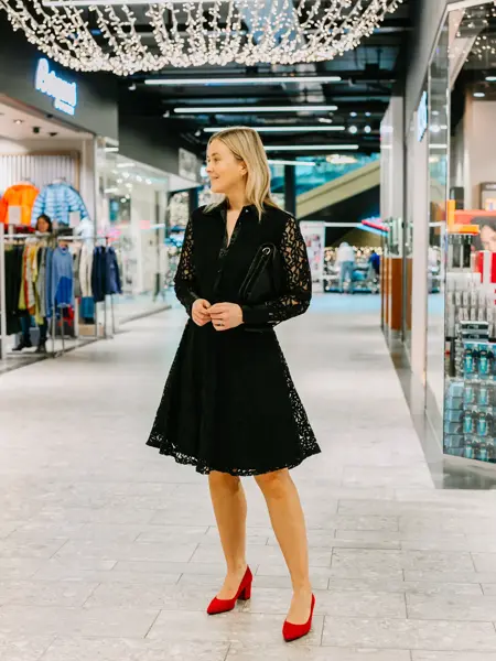 Dame i antrekk til nyttårsaften