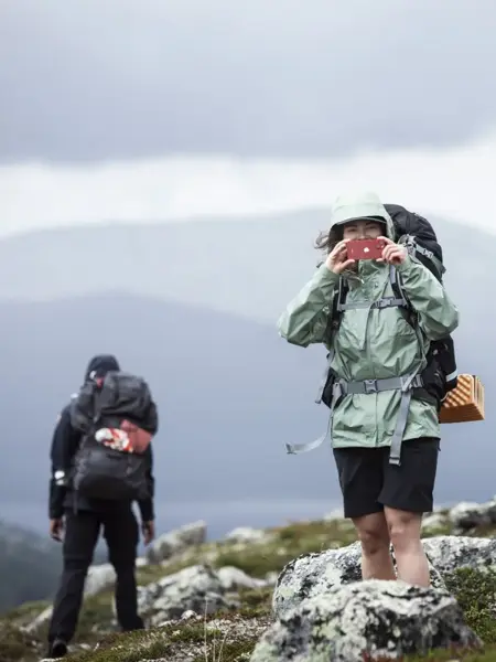 To personer på tur på fjellet