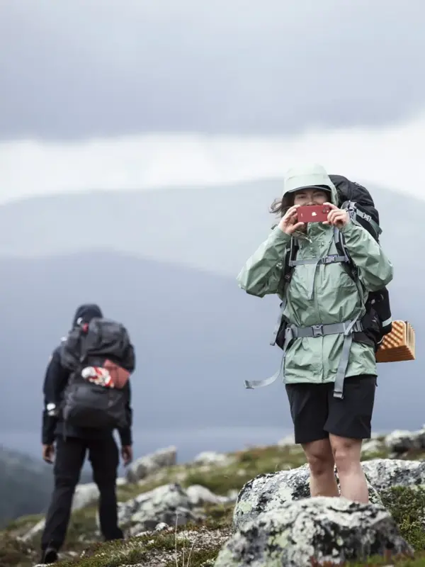 To personer på tur på fjellet