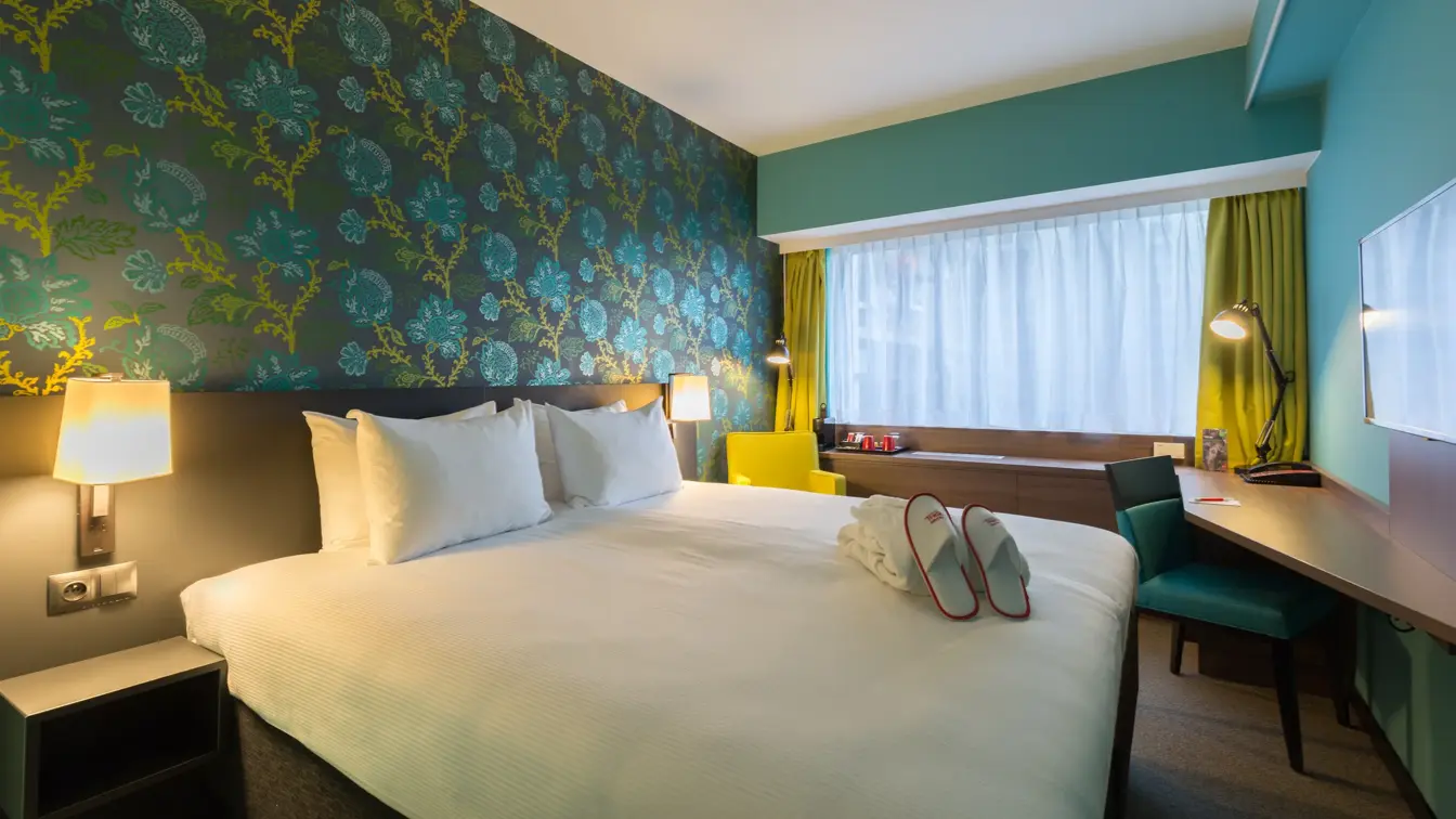 Thon_Brussels_City_Centre_bedroom_cityview