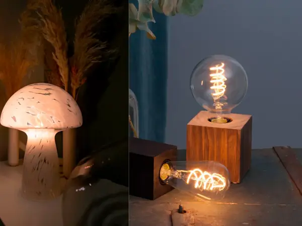Bordlampe som ser ut som en sopp og bordlampe som en kube.