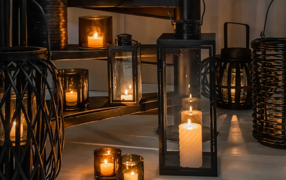 Lykter satt i en trapp