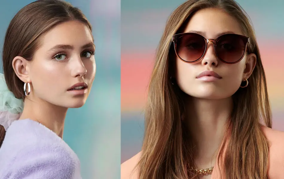 Bilde av en jente med strikk i håret og en med solbriller