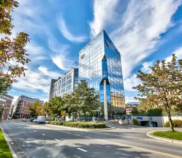 Fasadebilde av næringsbygget Vika Atrium i Oslo.