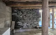Gammel steinvegg inne i Kjøpmannsgata 15 i Trondheim som skal bli endevegg i delt møterom.