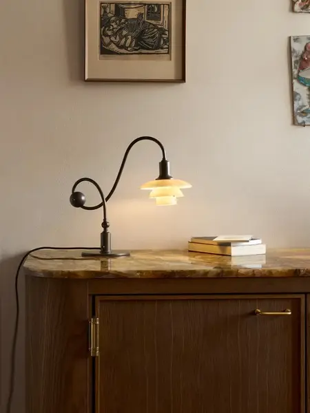 Lampe på en kommode