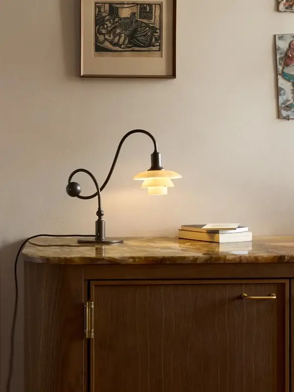 Lampe på en kommode