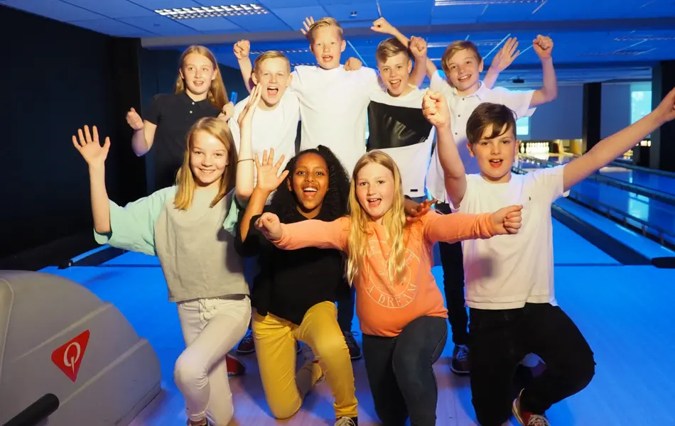 Barn som bowler hos Lucky Bowl