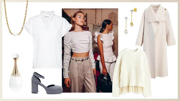 Gullkjede, hvit kortermet skjorte, parfymeflaske, grå chunky pumps, hvit strikkegenser, gulløredobber, beige kåpe. To kvinnelige modeller står backstage på moteshow i hvite antrekk.