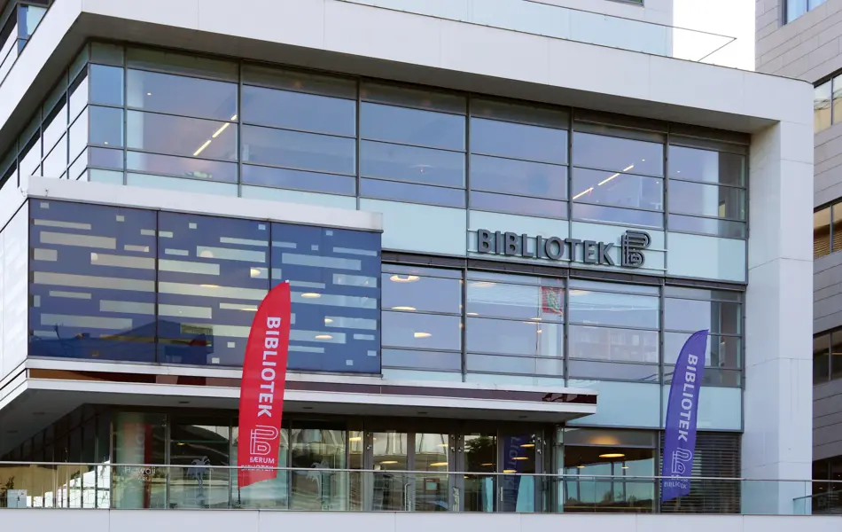 Sandvika Bibliotek sett utenfra 