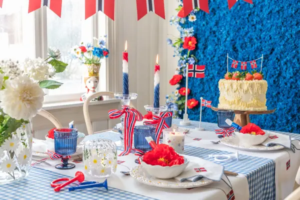 Tildekket bord til 17. mai