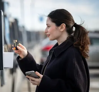 Bilder av kundereise når man parkerer eller lader