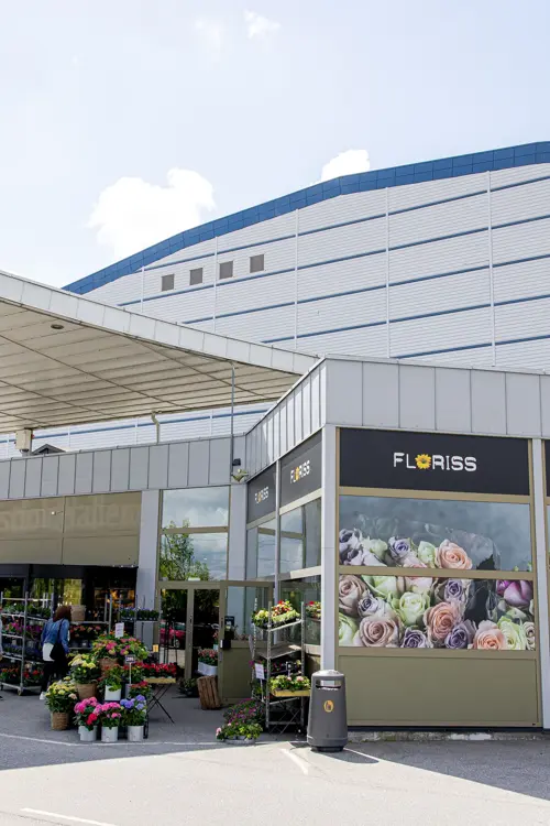 Bildet viser fasaden av kjøpesenteret Østfoldhallene.