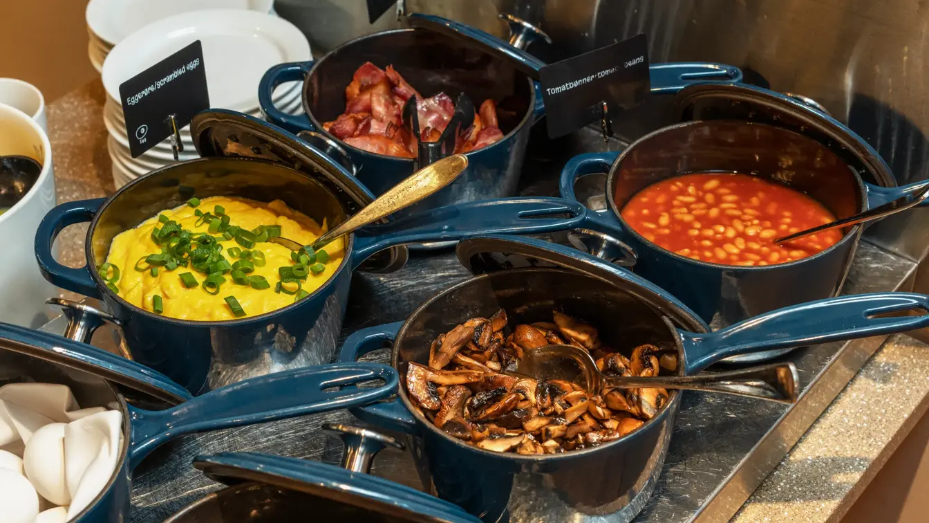 bønner, egg, kjøttboller