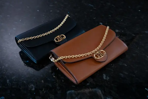 Sort og brun clutch