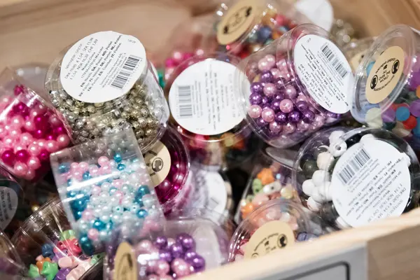 Perler i bokser hos Søstrene Grene