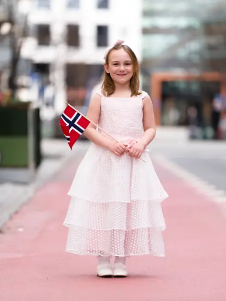 Barnemote 17 mai - inspirerende antrekk til gutt og jente på 17 mai