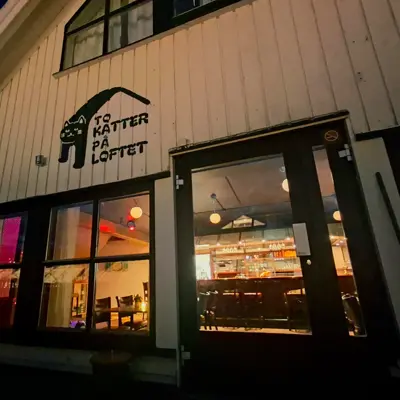 Bilde av fasade To Katter på Loftet - restaurant/pub i AMFI Knarvik