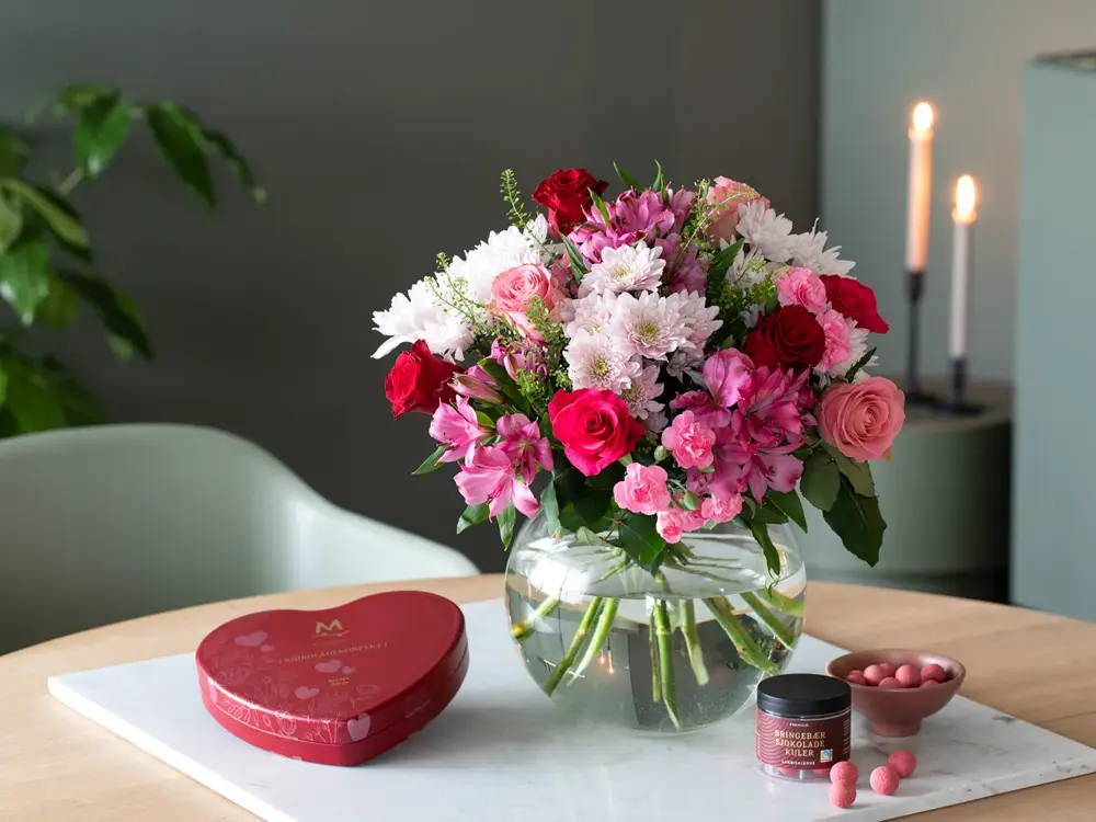 Røde og rosa blomster til morsdag og valentines, fra mester Grønn