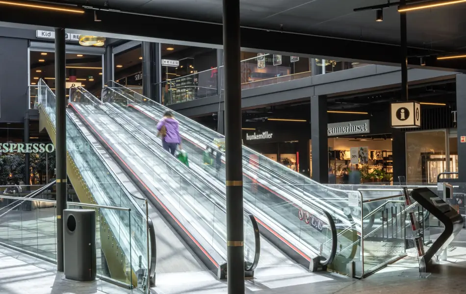 Bildet viser kjøpesenteret Ski Storsenter og et utvalg av butikkene.