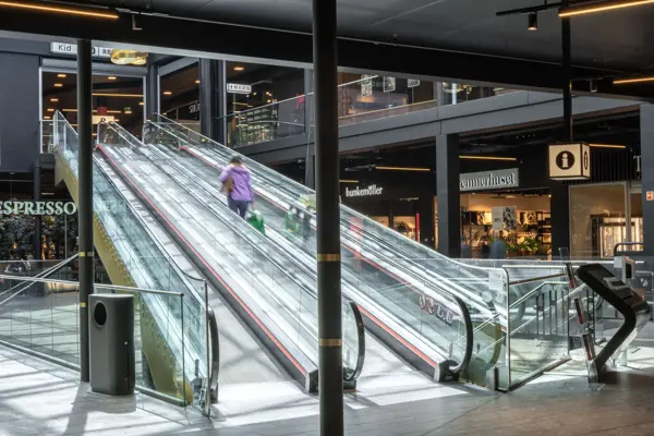 Bildet viser kjøpesenteret Ski Storsenter og et utvalg av butikkene.