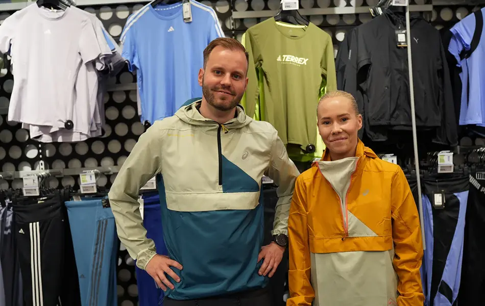 Dame og mann med jakker