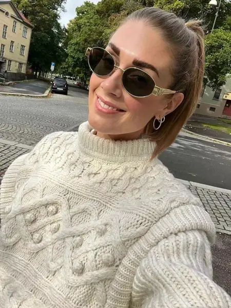 Tone Damli med solbriller