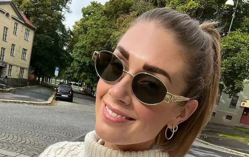 Tone Damli med solbriller