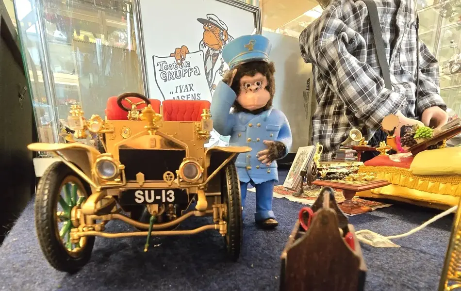 solan og ludvig hos ronalds leketøymuseum på åsane storsenter